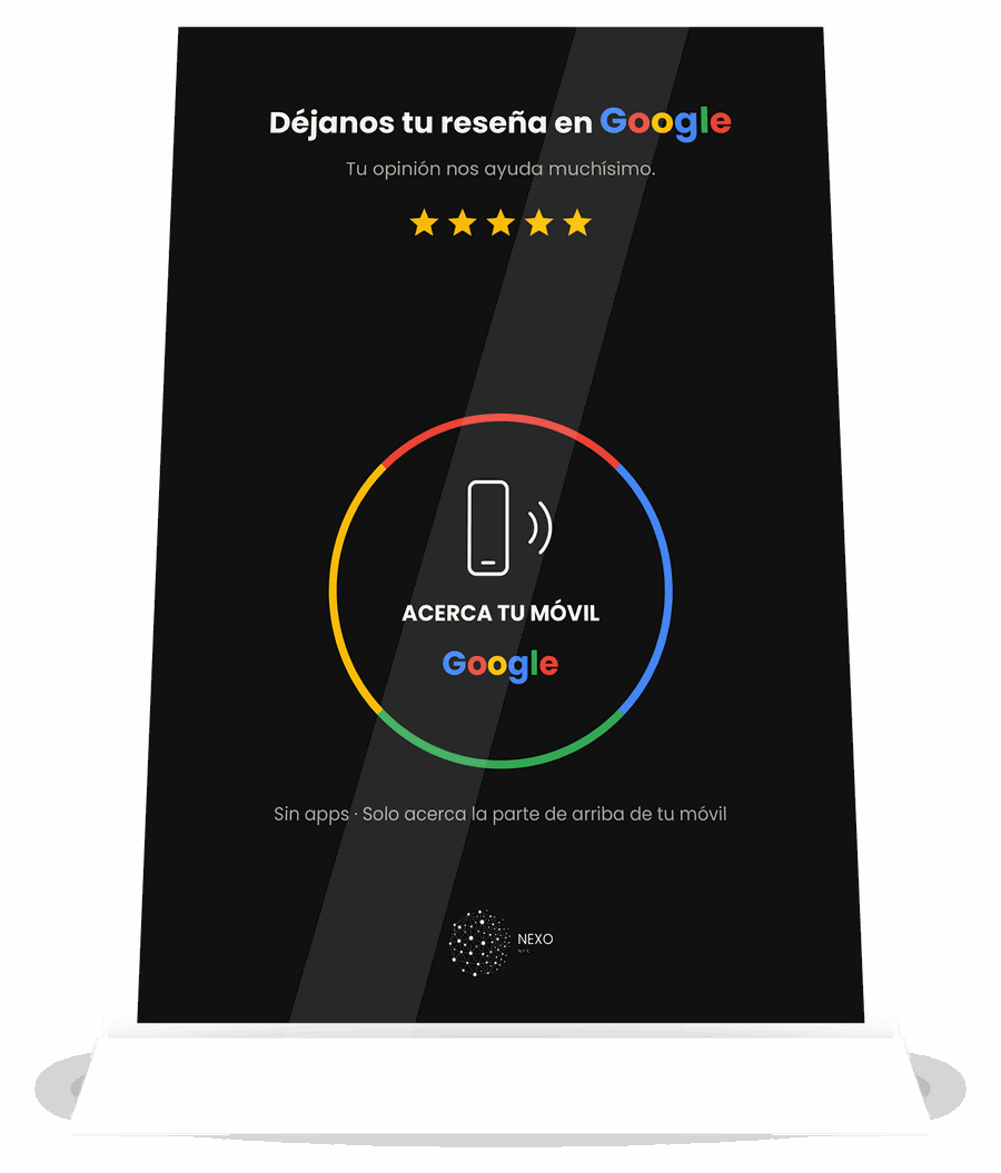 Cartel de reseñas de Nexo con NFC y código QR en soporte acrílico